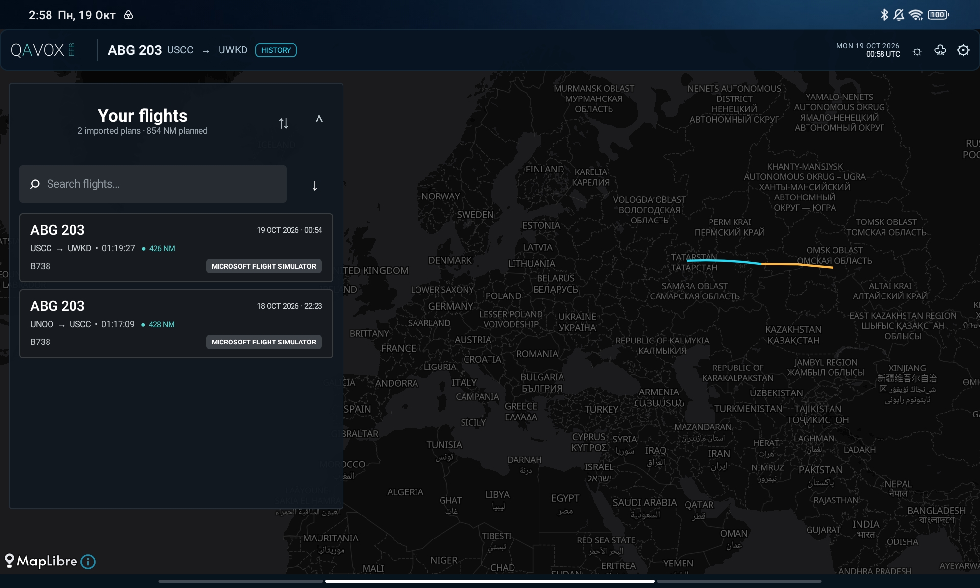 История полётов QavoX-EFB: список сохранённых рейсов на тёмной карте